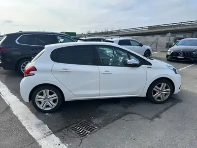 Peugeot 208 1.2 PureTech Signature — Citadine fiable, 120'000 km, garantie 2 ans — Miniatur 7