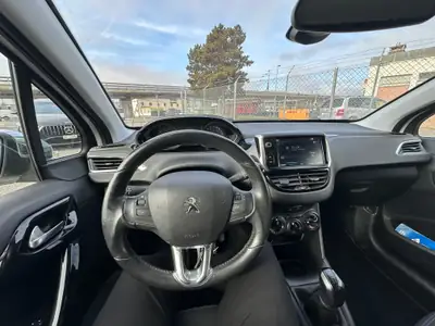 Peugeot 208 1.2 PureTech Signature — Citadine fiable, 120'000 km, garantie 2 ans — Miniatur 9
