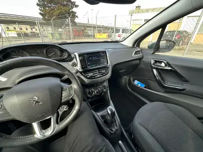 Peugeot 208 1.2 PureTech Signature — Citadine fiable, 120'000 km, garantie 2 ans — Miniatur 11