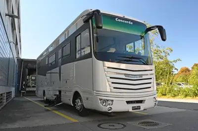 Concorde Liner Plus 1090 MS Iveco — Camping-car intégral premium, 90'000 km, diesel automatique — dashboard