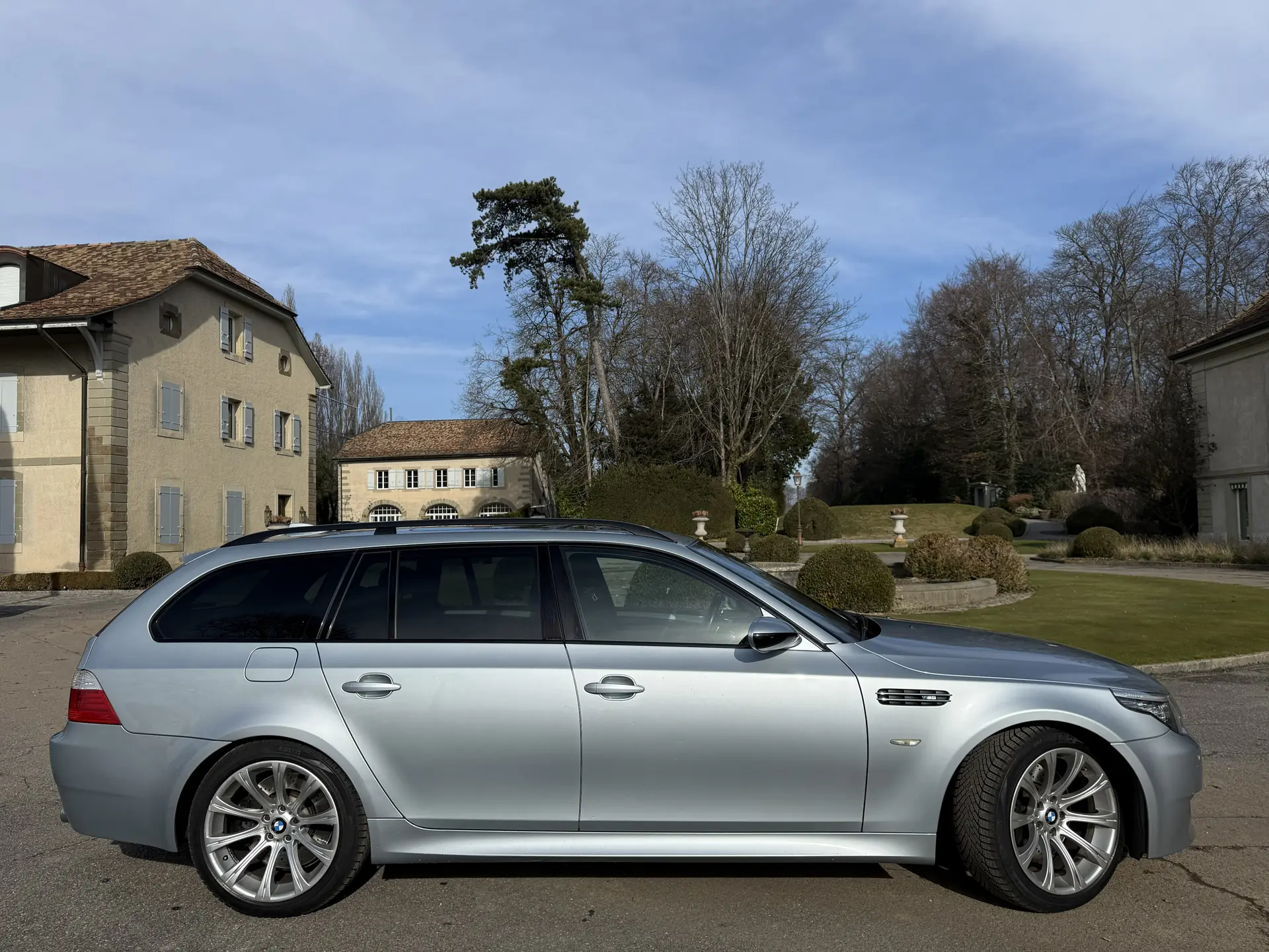 BMW M5 Touring 2008 — Break sportif 507 ch, transmission semi-automatique, sans sinistre — vue extérieure