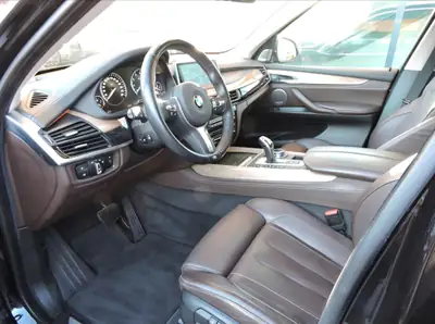 BMW X5 xDrive50i V8 — SUV premium 450 ch, équipement intégral Bang & Olufsen — Seitenansicht
