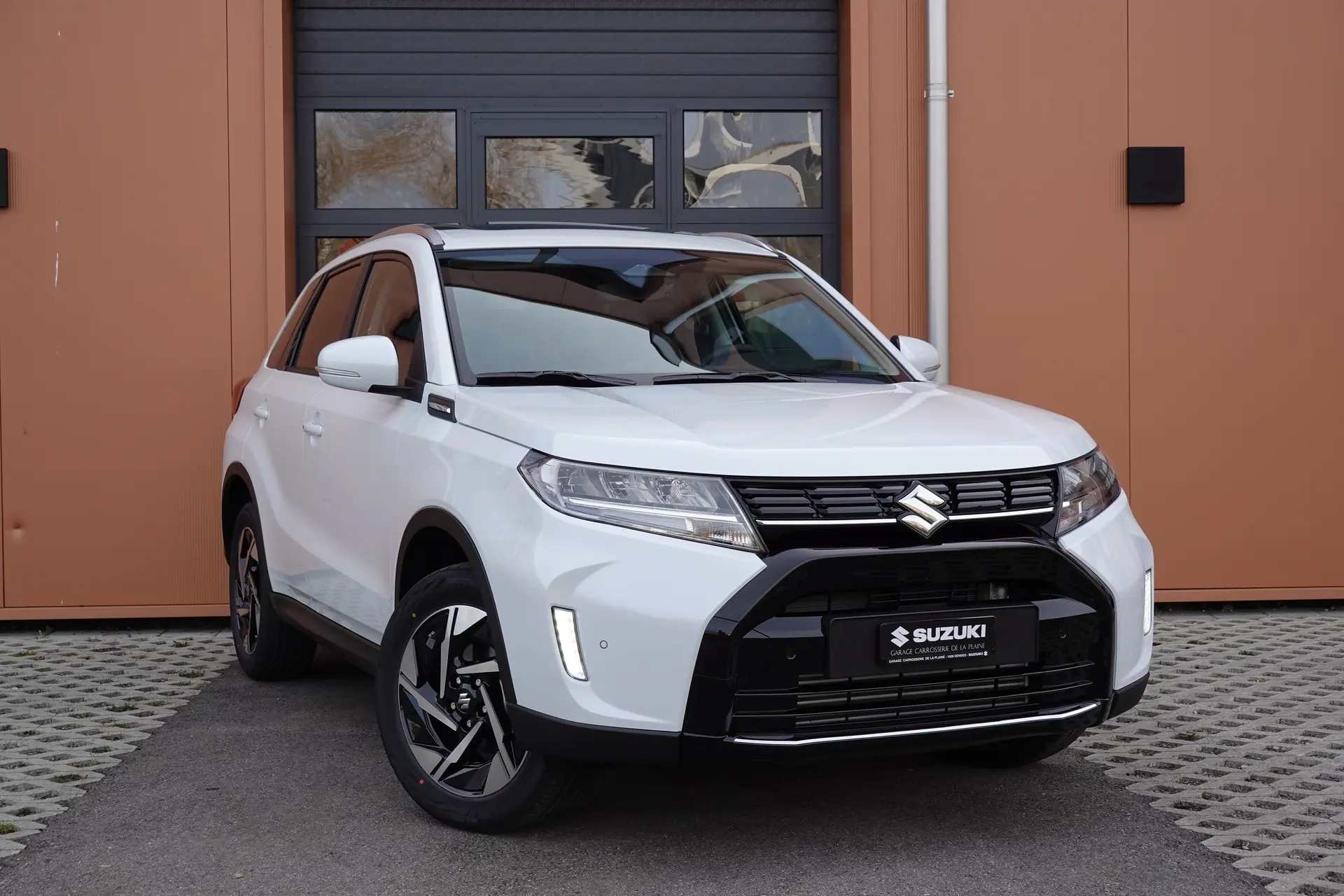 Suzuki Vitara 1.5 Hybrid Compact Top 4x4 — SUV hybride polyvalent, 50 km seulement