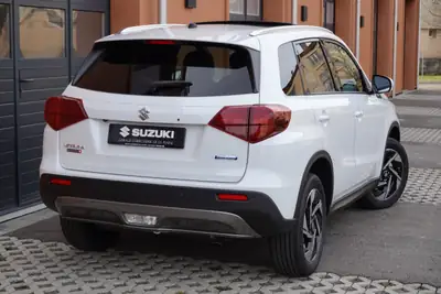 Suzuki Vitara 1.5 Hybrid Compact Top 4x4 — SUV hybride polyvalent, 50 km seulement — Miniature 7