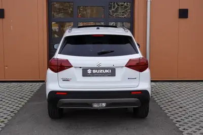 Suzuki Vitara 1.5 Hybrid Compact Top 4x4 — SUV hybride polyvalent, 50 km seulement — Miniature 9