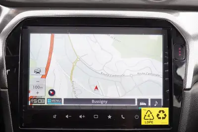 Suzuki Vitara 1.5 Hybrid Compact Top 4x4 — SUV hybride polyvalent, 50 km seulement — Miniature 13