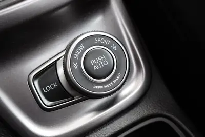 Suzuki Vitara 1.5 Hybrid Compact Top 4x4 — SUV hybride polyvalent, 50 km seulement — Miniature 24