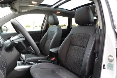 Suzuki Vitara 1.5 Hybrid Compact Top 4x4 — SUV hybride polyvalent, 50 km seulement — Miniature 25
