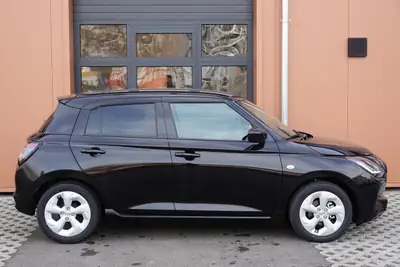 Suzuki Swift 1.2 Compact+ Hybrid — Citadine agile et économe, moins de 5000 km — intérieur