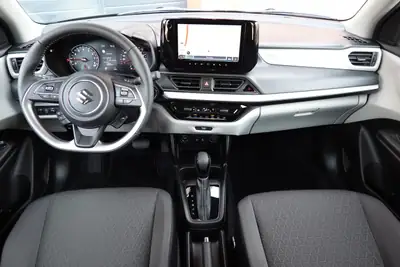Suzuki Swift 1.2 Compact+ Hybrid — Citadine agile et économe, moins de 5000 km — Miniature 8