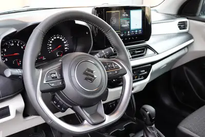 Suzuki Swift 1.2 Compact+ Hybrid — Citadine agile et économe, moins de 5000 km — Miniature 9