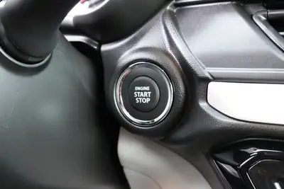 Suzuki Swift 1.2 Compact+ Hybrid — Citadine agile et économe, moins de 5000 km — Miniature 12