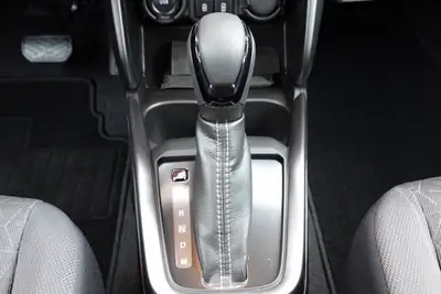 Suzuki Swift 1.2 Sakura Top Hybrid CVT — Édition Limitée, Hybride Économe et Connecté — Miniature 18