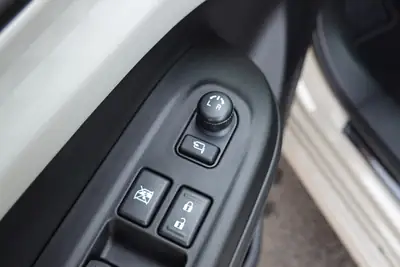 Suzuki Swift 1.2 Sakura Top Hybrid CVT — Édition Limitée, Hybride Économe et Connecté — Miniature 16