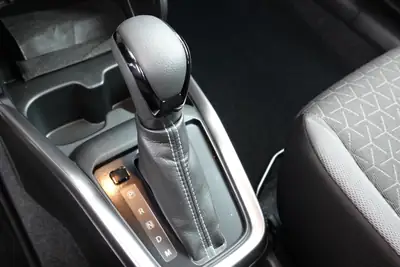 Suzuki Swift 1.2 Sakura Top Hybrid CVT — Édition Limitée, Hybride Économe et Connecté — Miniature 19