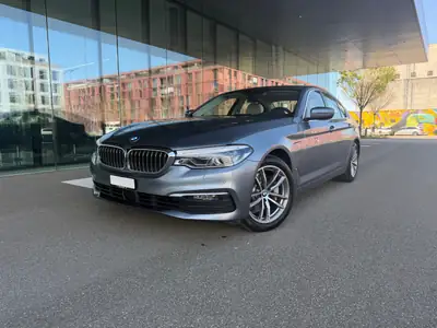 BMW 530e xDrive — Berline hybride rechargeable, entretien impeccable et garantie active — vue extérieure