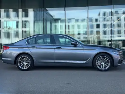 BMW 530e xDrive — Berline hybride rechargeable, entretien impeccable et garantie active — intérieur