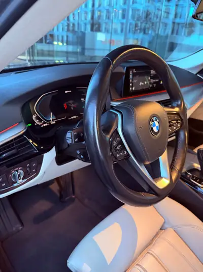 BMW 530e xDrive — Berline hybride rechargeable, entretien impeccable et garantie active — Miniature 9