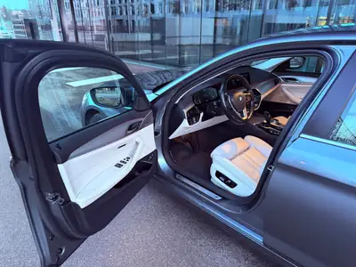 BMW 530e xDrive — Berline hybride rechargeable, entretien impeccable et garantie active — Miniature 7