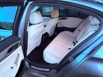 BMW 530e xDrive — Berline hybride rechargeable, entretien impeccable et garantie active — Miniature 8
