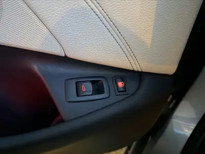 BMW 530e xDrive — Berline hybride rechargeable, entretien impeccable et garantie active — Miniature 12
