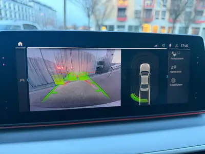 BMW 530e xDrive — Berline hybride rechargeable, entretien impeccable et garantie active — Miniature 15