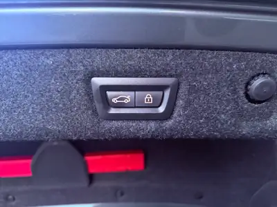 BMW 530e xDrive — Berline hybride rechargeable, entretien impeccable et garantie active — Miniature 13