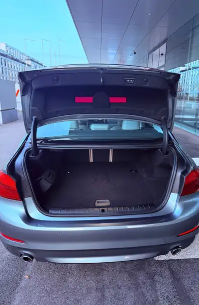 BMW 530e xDrive — Berline hybride rechargeable, entretien impeccable et garantie active — Miniature 17