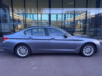 BMW 530e xDrive — Berline hybride rechargeable, entretien impeccable et garantie active — Miniature 20