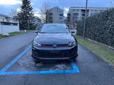 VW Golf 7 2.0 TSI GTI — Sportive performante, full black, échappement Remus — exterior view