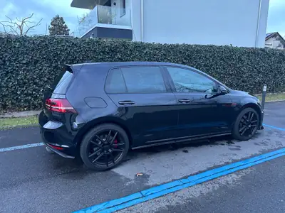 VW Golf 7 2.0 TSI GTI — Sportive performante, full black, échappement Remus — interior