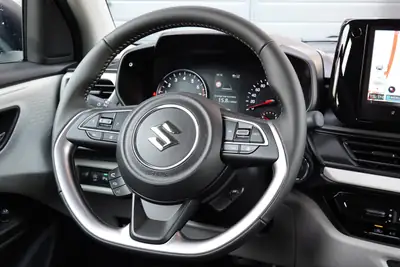 Suzuki Swift 1.2 Hybrid CVT — Citadine économe avec technologie de pointe et sièges chauffants — Miniature 9