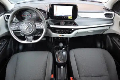 Suzuki Swift 1.2 Hybrid CVT — Citadine économe avec technologie de pointe et sièges chauffants — Miniature 8