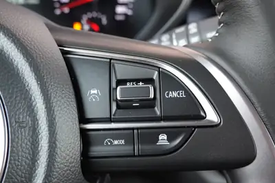 Suzuki Swift 1.2 Hybrid CVT — Citadine économe avec technologie de pointe et sièges chauffants — Miniature 11