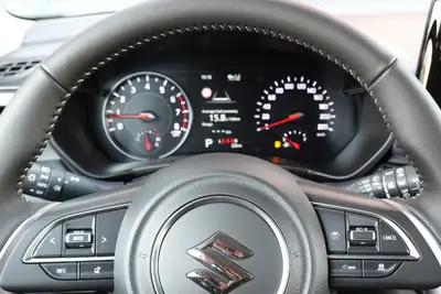 Suzuki Swift 1.2 Hybrid CVT — Citadine économe avec technologie de pointe et sièges chauffants — Miniature 10