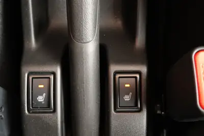 Suzuki Swift 1.2 Hybrid CVT — Citadine économe avec technologie de pointe et sièges chauffants — Miniature 14