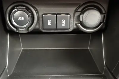 Suzuki Swift 1.2 Hybrid CVT — Citadine économe avec technologie de pointe et sièges chauffants — Miniature 17