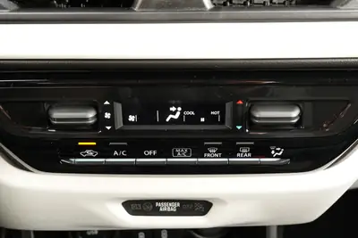 Suzuki Swift 1.2 Hybrid CVT — Citadine économe avec technologie de pointe et sièges chauffants — Miniature 16