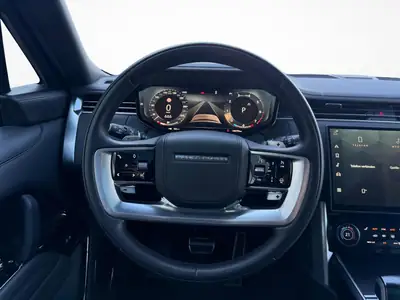 Land Rover Range Rover SV P530 V8 — Flagship tout-terrain, design Intrepid, directional neuf — détail