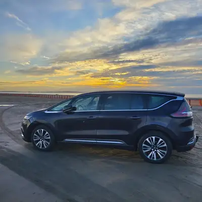 Renault Espace 1.6 dCi Initiale Paris — Monospace spacieux, diesel économe, contrôle technique frais — exterior view