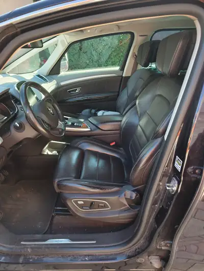 Renault Espace 1.6 dCi Initiale Paris — Monospace spacieux, diesel économe, contrôle technique frais — dashboard