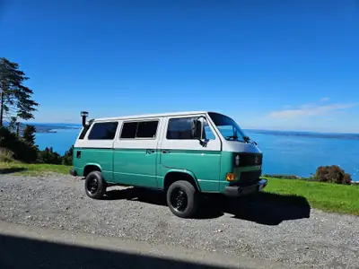 VW T3 Caravelle Syncro 1.9 — Légende des années 80, 9 places, transmission intégrale — côté
