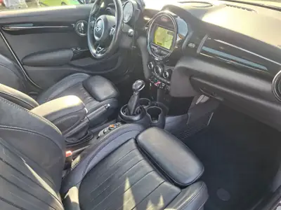 MINI Cooper Classic Edition Steptronic — Citadine dynamique, toit ouvrant et cuir premium — detail