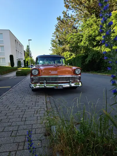 Chevrolet Bel Air 1956 — Icône américaine, break spacieux et moteur V8 puissant — Heckansicht