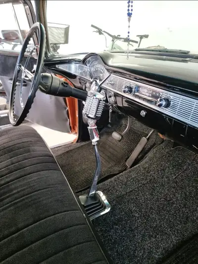 Chevrolet Bel Air 1956 — Icône américaine, break spacieux et moteur V8 puissant — Armaturenbrett
