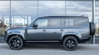 Land Rover Defender 130 300 X D HSE — SUV 8 places, motorisation MHEV diesel 301 ch — exterior view