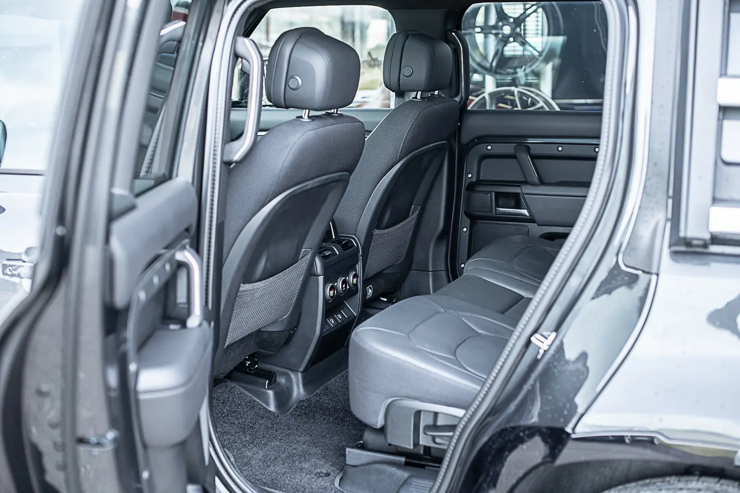Land Rover Defender 2025 occasion Bassecourt — 5