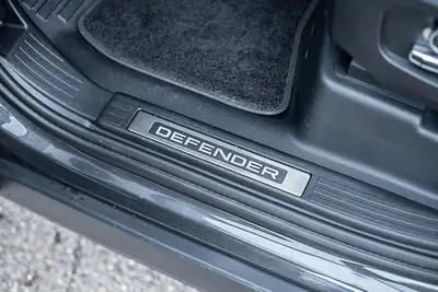 Land Rover Defender 130 300 X D HSE — SUV 8 places, motorisation MHEV diesel 301 ch — Thumbnail 11