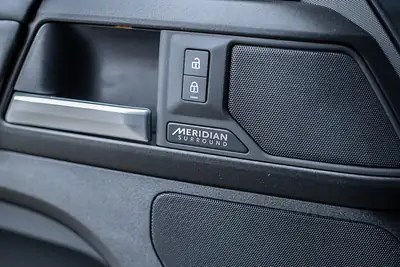 Land Rover Defender 130 300 X D HSE — SUV 8 places, motorisation MHEV diesel 301 ch — Thumbnail 13