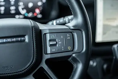 Land Rover Defender 130 300 X D HSE — SUV 8 places, motorisation MHEV diesel 301 ch — Thumbnail 18